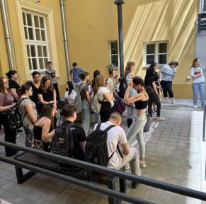 Harmadikos középiskolás diákok az MTTK-n! 